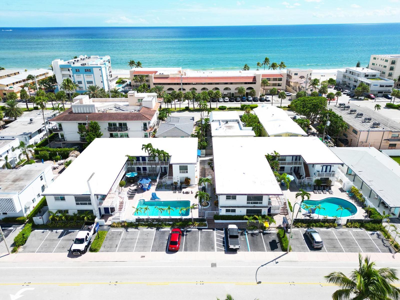 Blue Strawberry By The Sea Hotel Lauderdale-by-the-Sea Ngoại thất bức ảnh