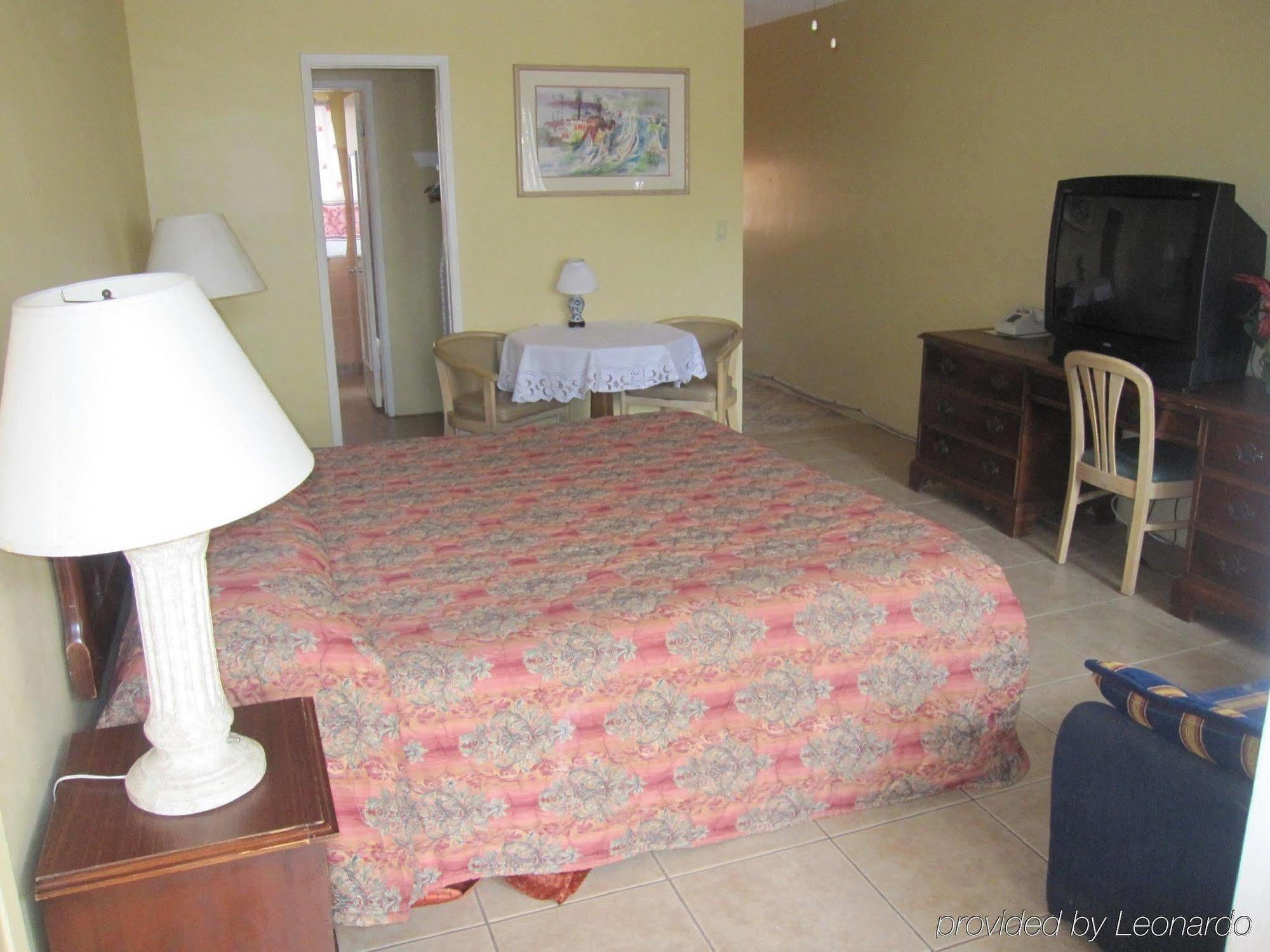 Blue Strawberry By The Sea Hotel Lauderdale-by-the-Sea Ngoại thất bức ảnh